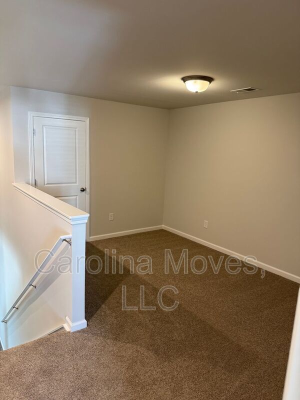 Building Photo - 417 Mariene Dr