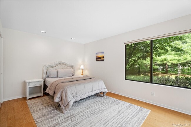 Building Photo - 26 Woodland Way