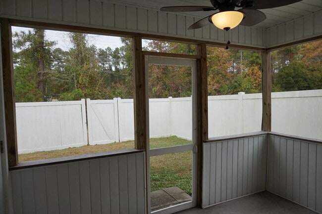 Building Photo - 3 Bedroom and 3 Full bathroom located The Village at the Glen within Carolina