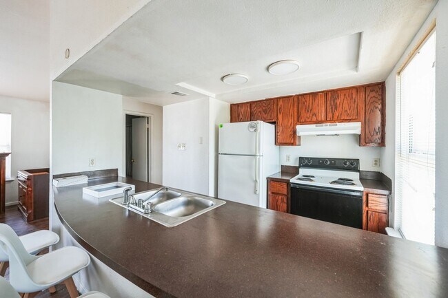 Building Photo - Charming 2BR Duplex in Austin