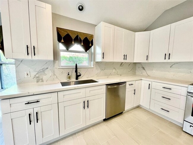 Building Photo - 14218 Manderly Dr