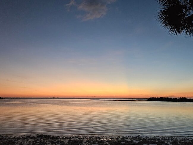 Building Photo - Beautiful fully furnished one bedroom, one bath manufactured home in a 55+ deed restricted gated ...