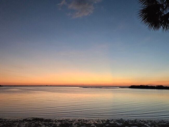 Building Photo - Regency Cove 55+ Gated Community - 2 bedroom won't last long, come See!!