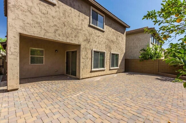 Building Photo - 2029 W Marconi Ave