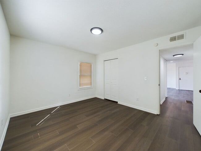 Building Photo - 8600 Countryshire Ln