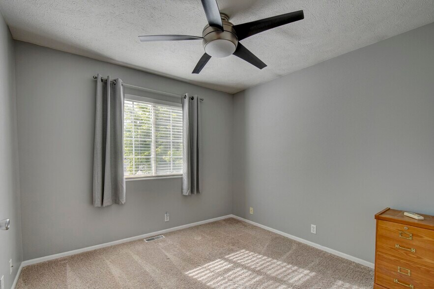 Building Photo - 17904 Karen Cir