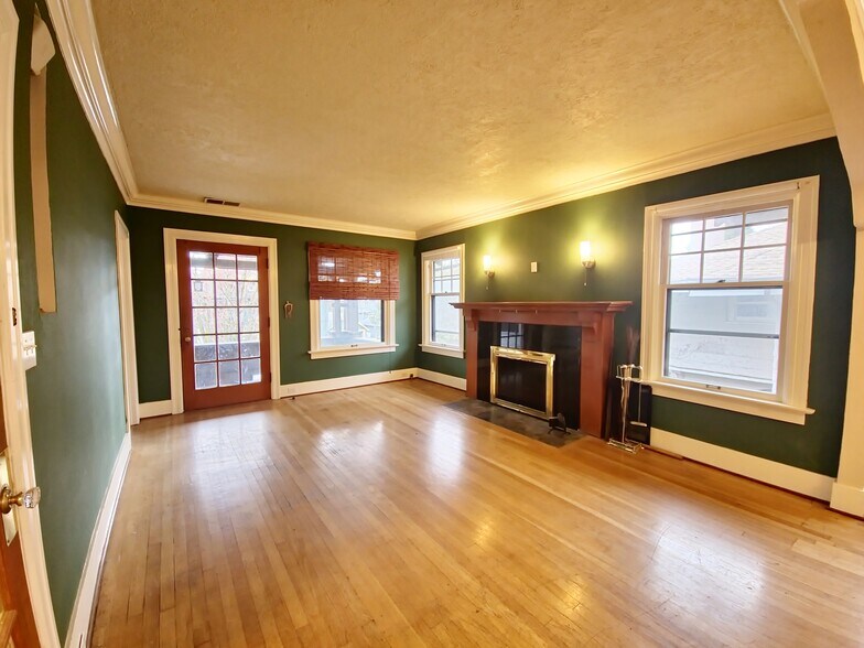 Building Photo - 1804 NE 24th Ave