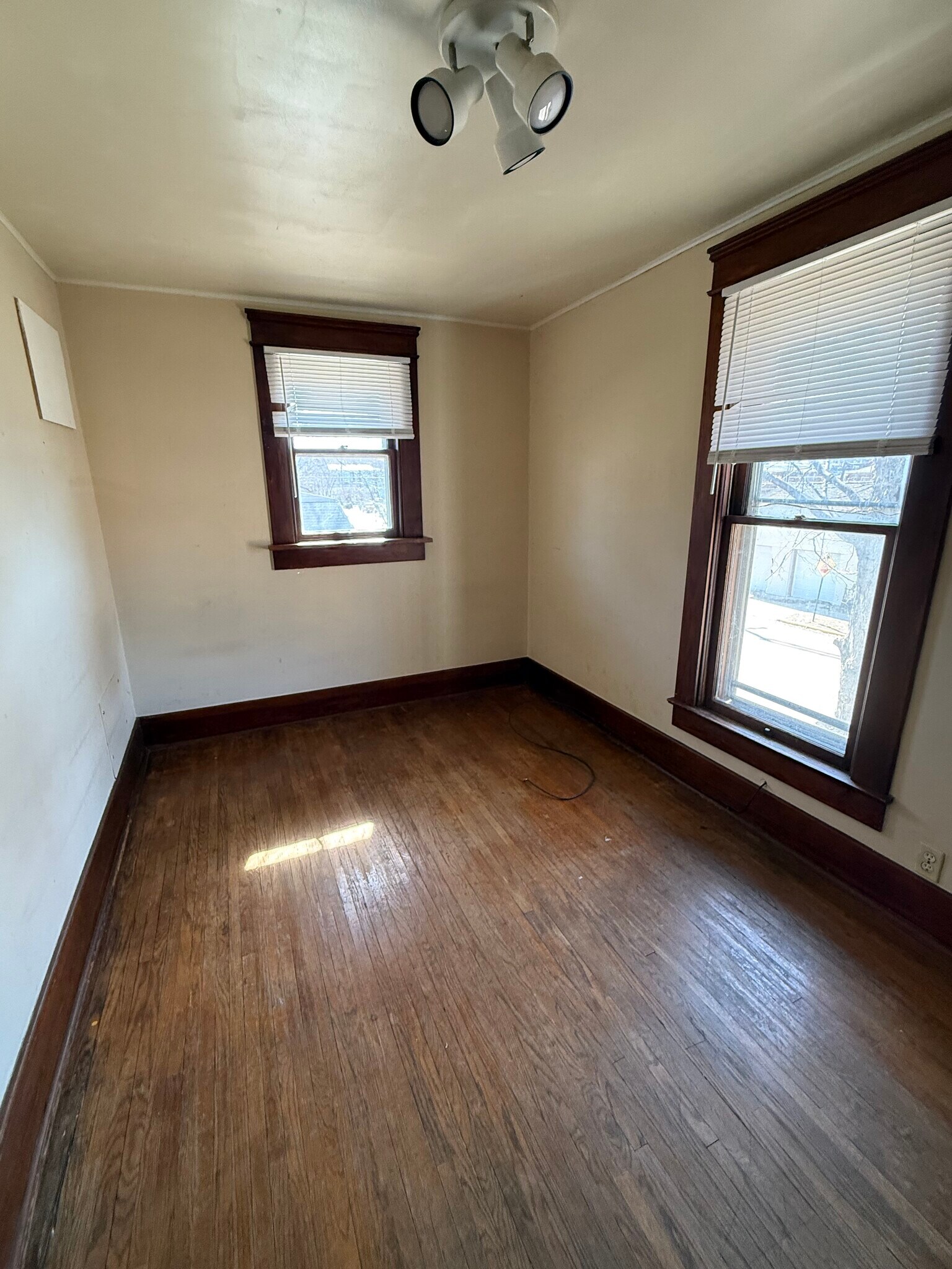 Building Photo - 315 N 10th St