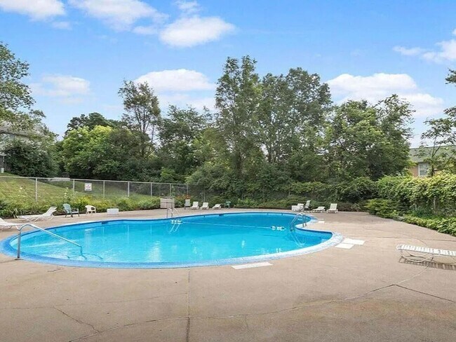 Building Photo - 3510 Kenbrooke Ct