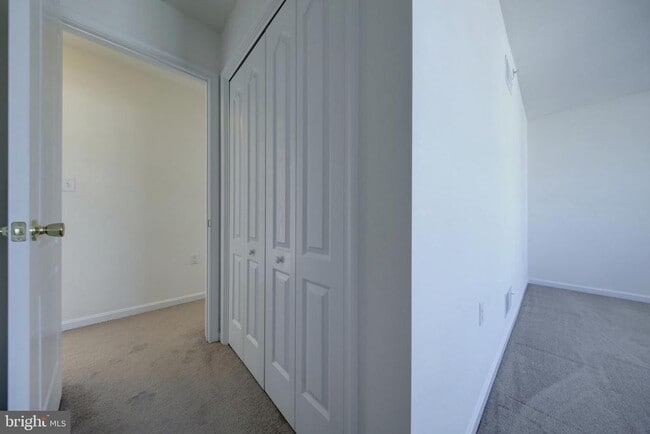 Building Photo - 40 Mustang Dr