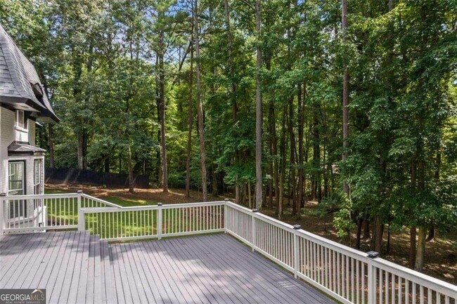 Building Photo - 2023 Stoneleigh Dr