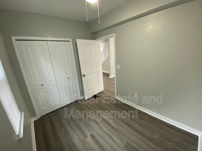 Building Photo - 1011 Logan St SE