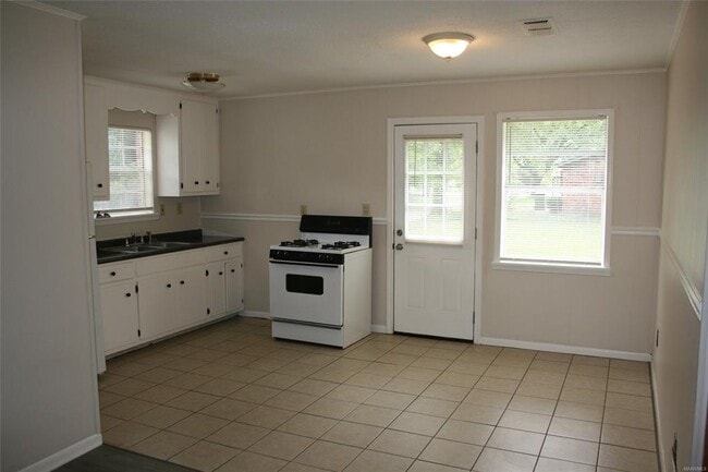 Building Photo - 2050 Yancey Ave