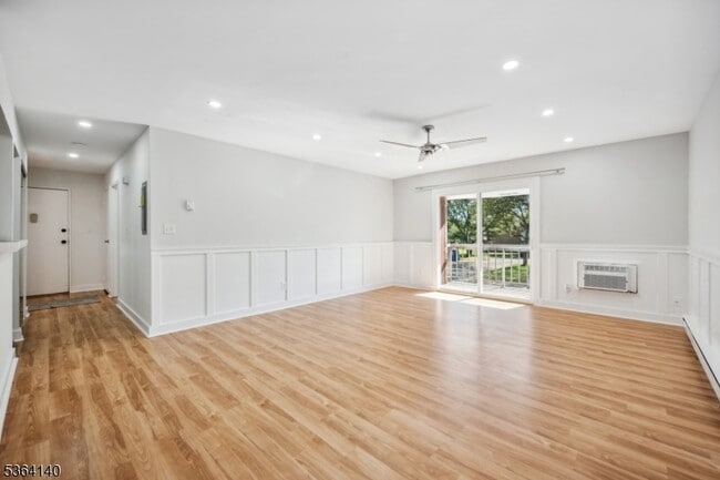 Building Photo - 798 Eves Dr