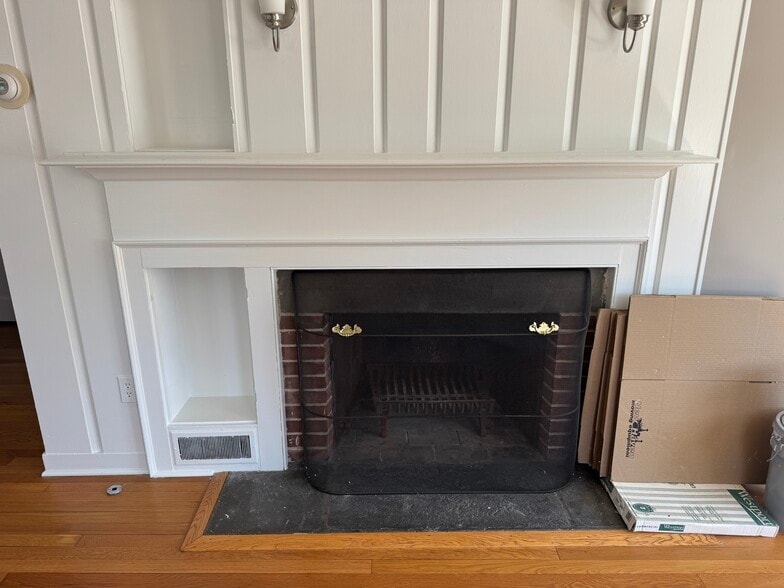 Building Photo - 1640 Whitney Ave