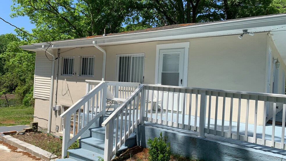 Building Photo - Room in House on E Cornwallis Rd