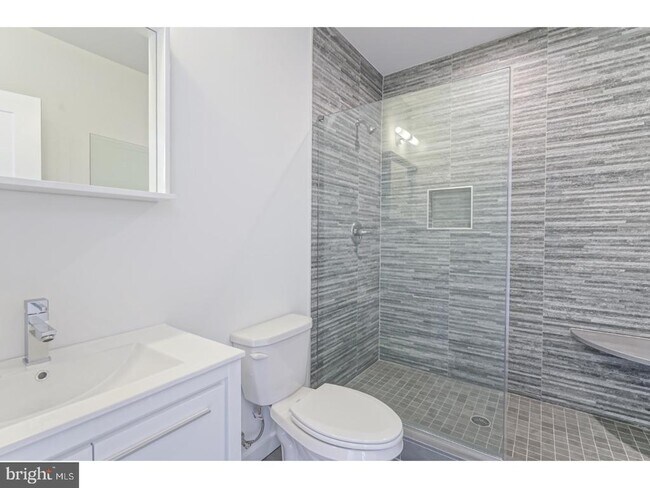 Building Photo - 1629 Swain St