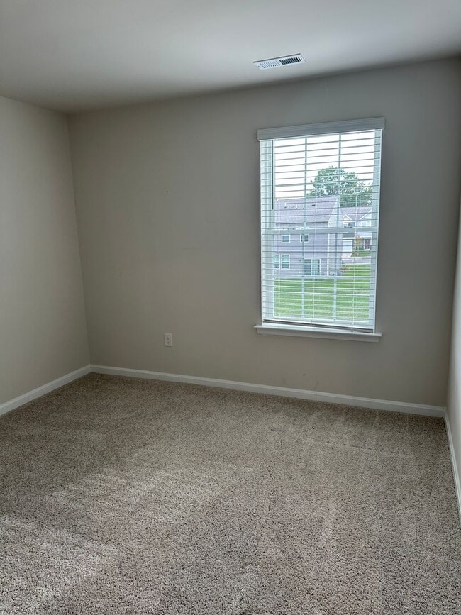 Building Photo - Beautiful 3 Bedroom Home