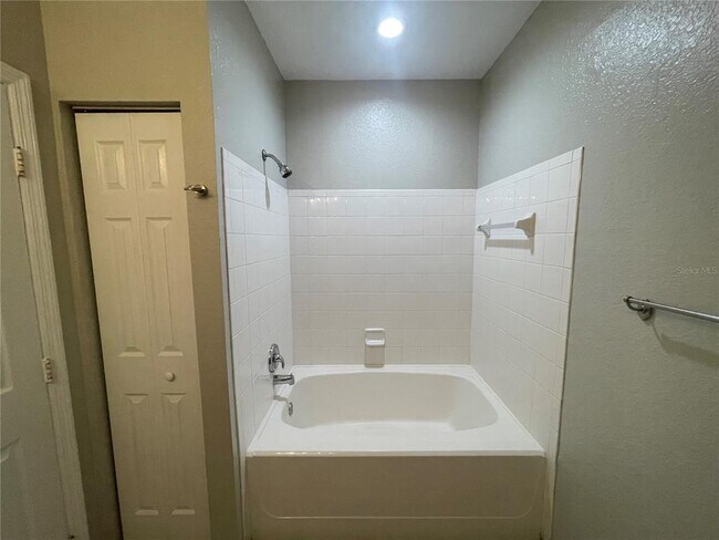 Building Photo - 18001 Richmond Pl Dr