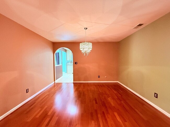 Building Photo - Charming and Move-in Ready, 3BD/2.5BA, Two-Story Townhome in Canyon Green at Canyon Lakes in San ...