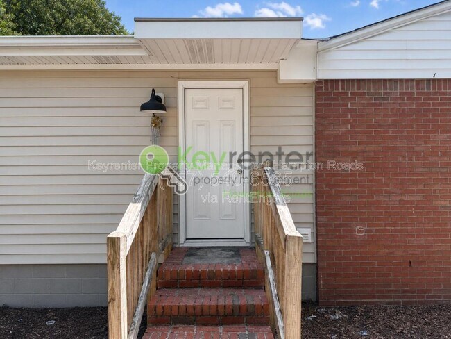 Building Photo - 543 McLean St
