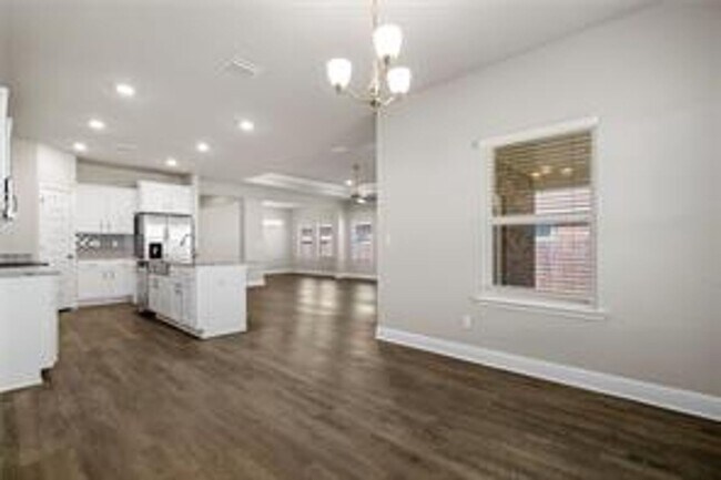 Building Photo - 4 Bedroom in West Mobile, Only a Few Years Old