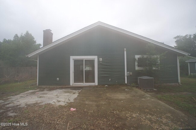 Building Photo - 200 N Willow Ln