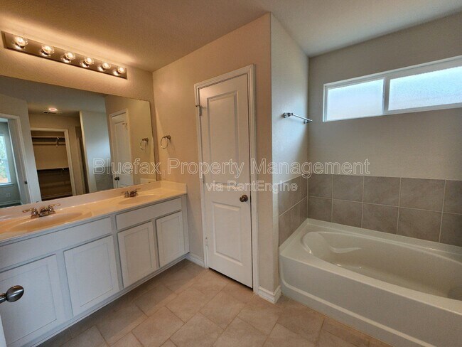 Building Photo - 13129 Whisper Bnd