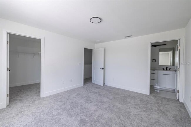 Building Photo - 2057 BARROSO