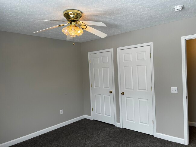 Building Photo - 5010 Delray Dr