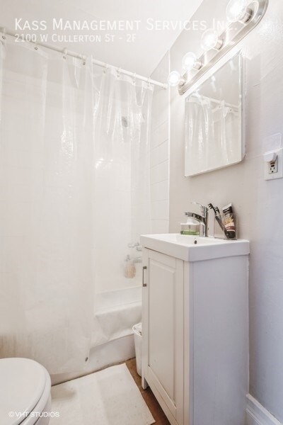 Building Photo - 2100 W Cullerton St