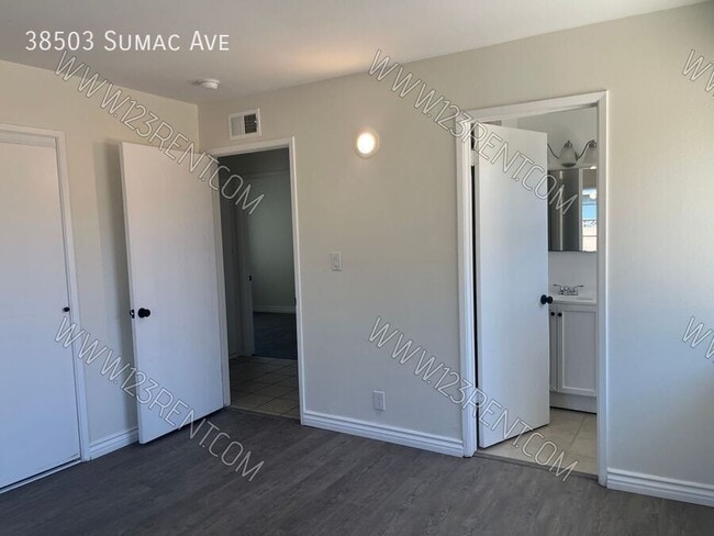 Building Photo - 38503 Sumac Ave