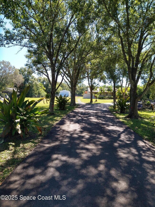 Building Photo - 3175 Fell Rd