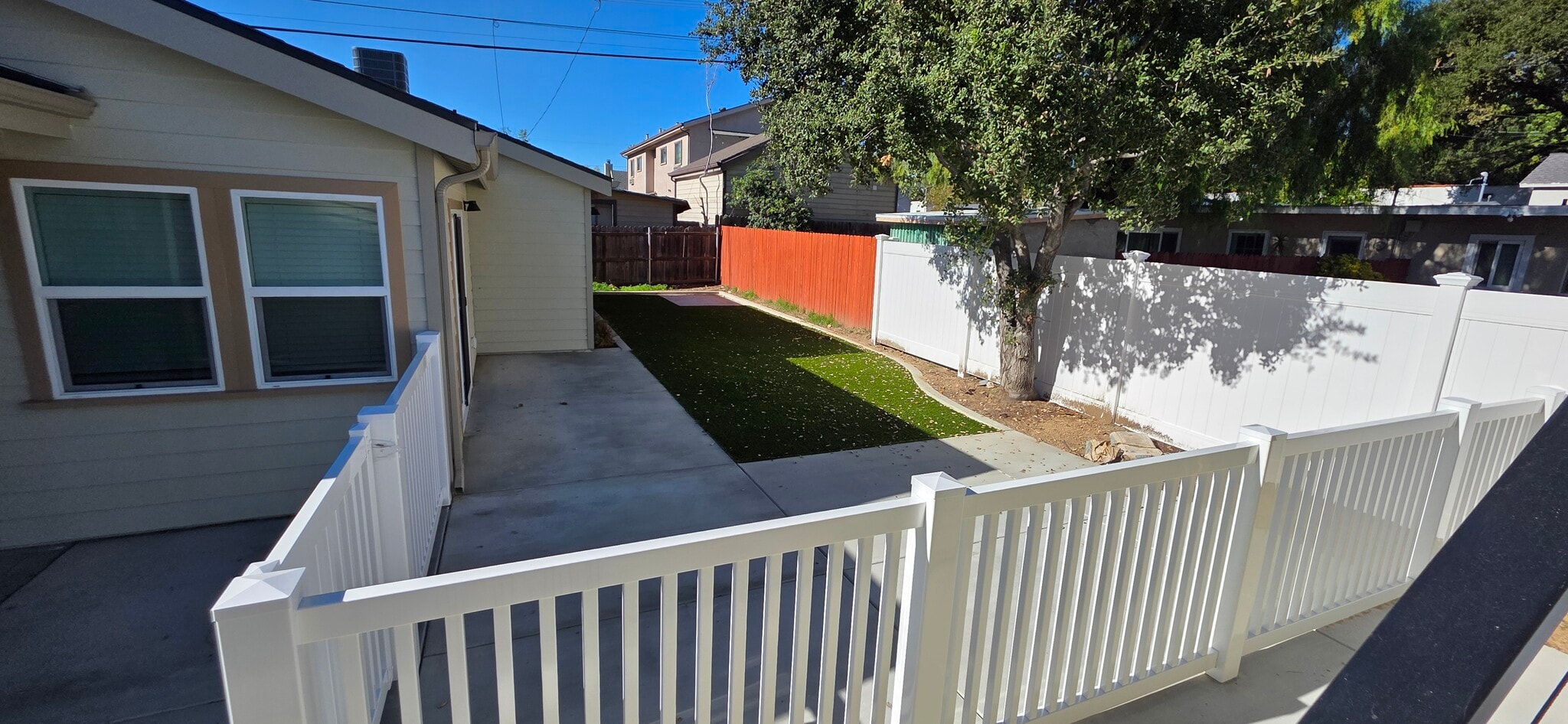 Building Photo - 1751 N Oxford Ave