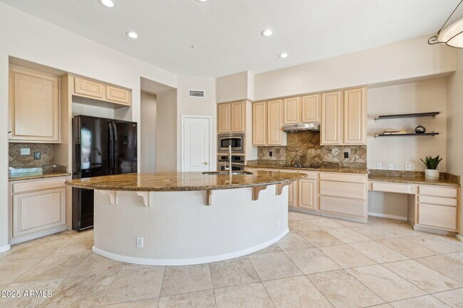 Building Photo - 13945 E Gail Rd