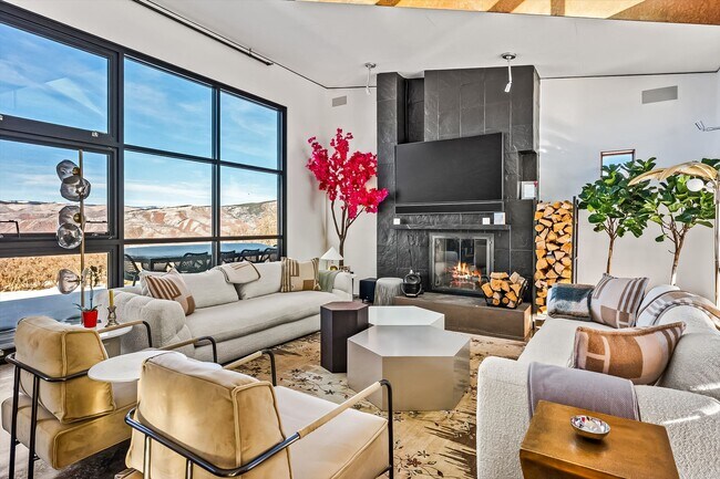 Building Photo - 2700 Juniper Hill Rd