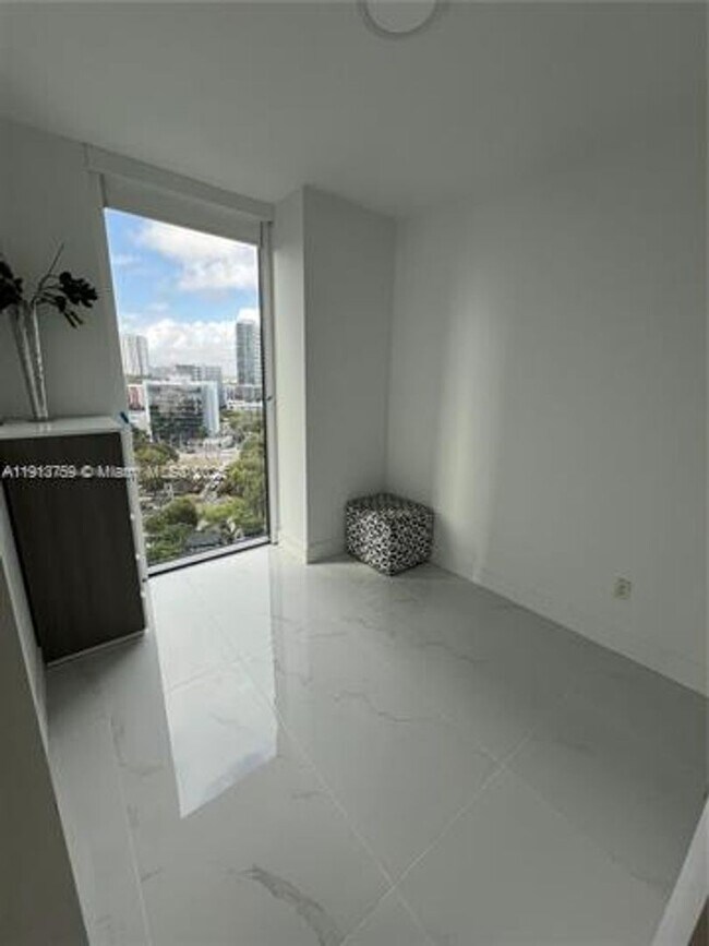 Building Photo - 501 NE 31st St