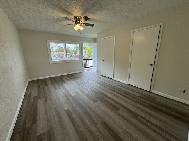 Building Photo - Hazelwood Manslick Apartments