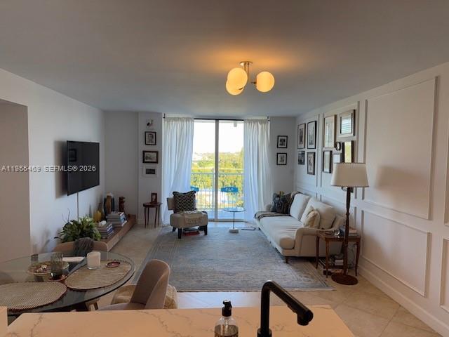 Building Photo - 2000 NE 135th St