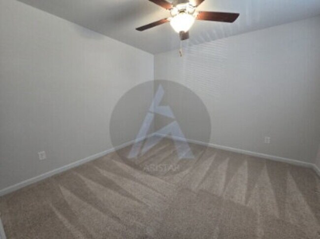 Building Photo - 19 Rushing View Glen