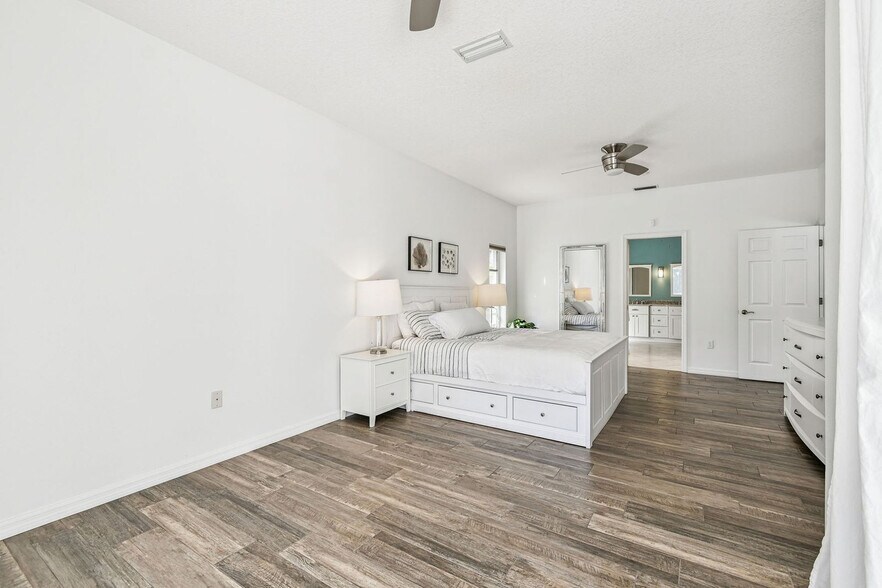 Building Photo - 423 Bellini Cir