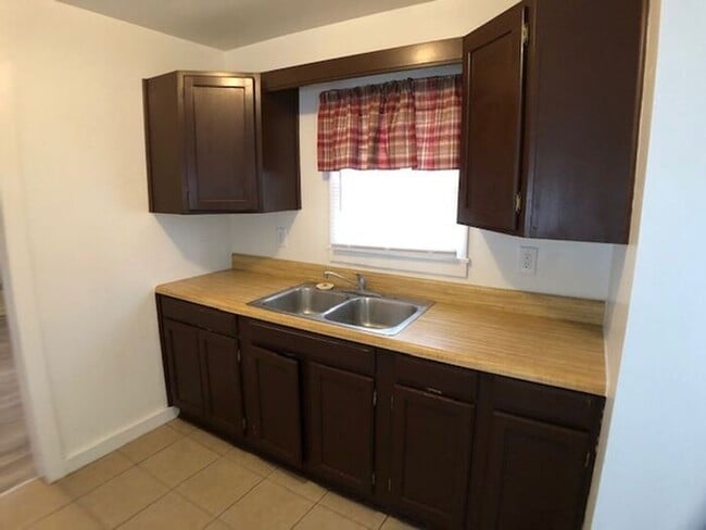 Building Photo - 2 bedroom duplex in Niles