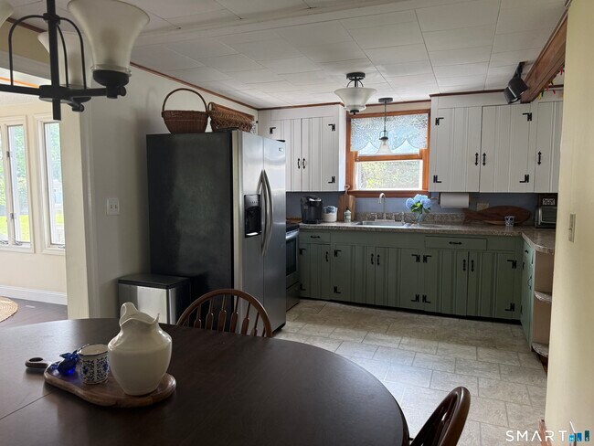 Building Photo - 94 Nehantic Trail