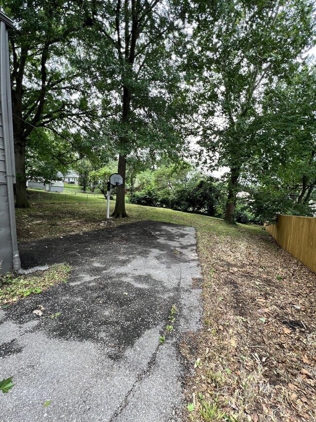 Building Photo - 5358 N Palmer Ave