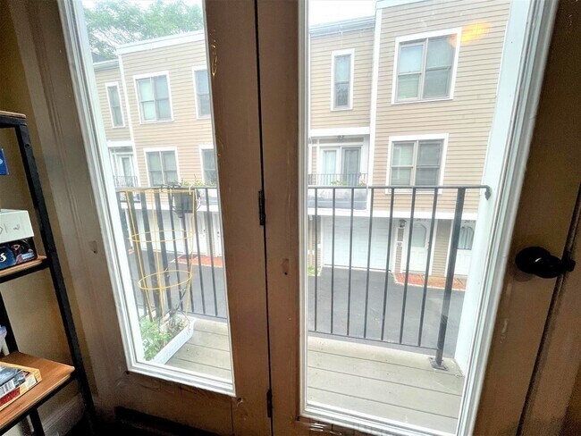 Building Photo - 232 Prospect St