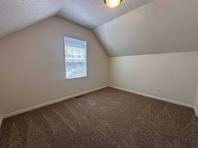 Building Photo - 1015co