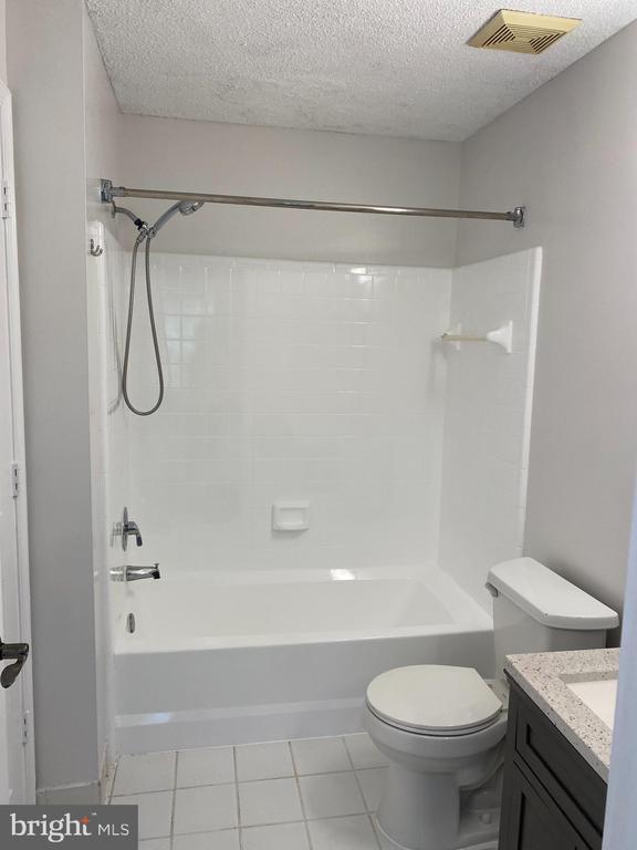 Building Photo - 12106 Greenway Ct