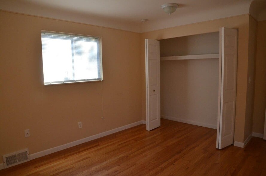 Bedroom 2 - 5445 Chicago Rd