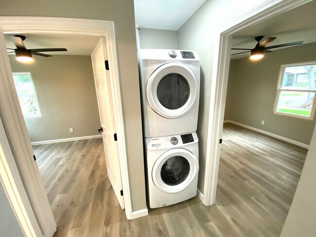 Building Photo - Brand New Remodeled 3Bed 2Bath Home With a Huge Backyard