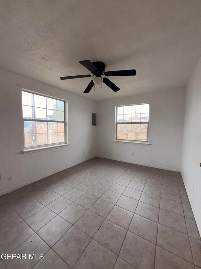 Building Photo - 5313 Tropicana Ave